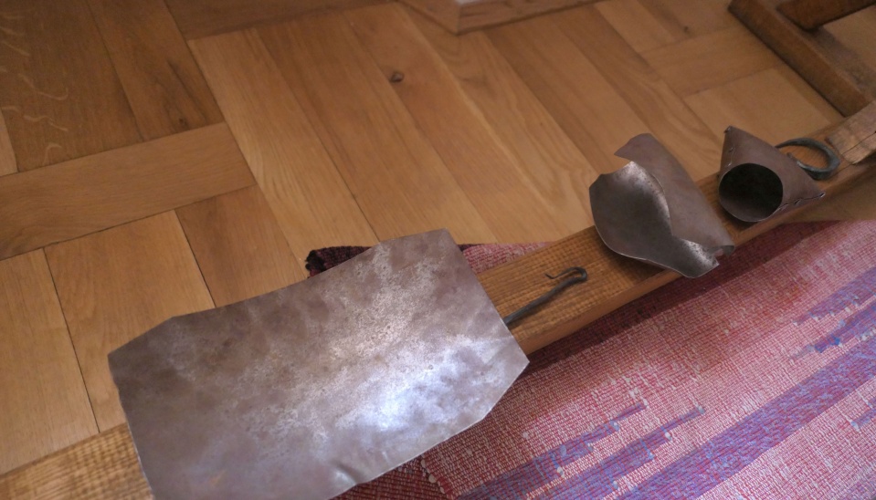 Obr. 2 Jednotlivé časti plechového zvonca – srdce a plášť.