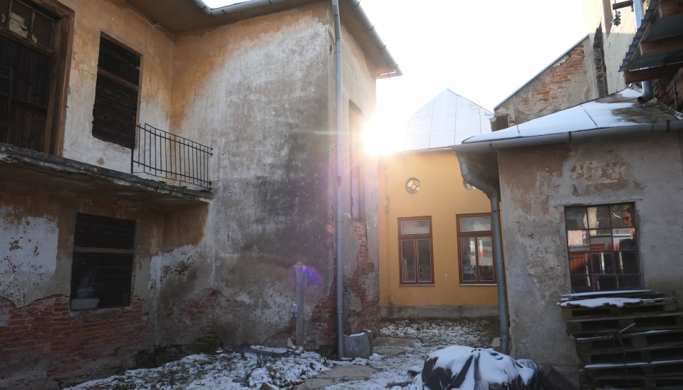 Obr. 5. Priestory areálu suburbia medzi jednotlivými budovami