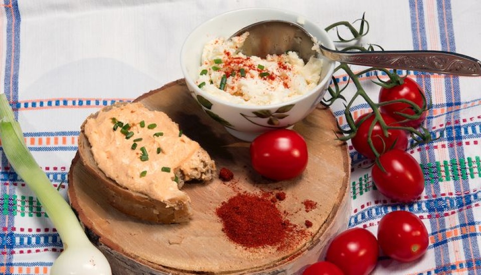Bryndzová nátierka je v súčasnosti obľúbeným pokrmom po celom Slovensku 