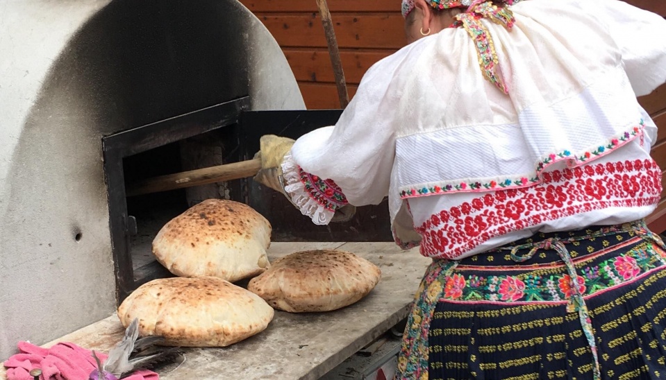 pecenie lepnikov  na Hontianskej parade 