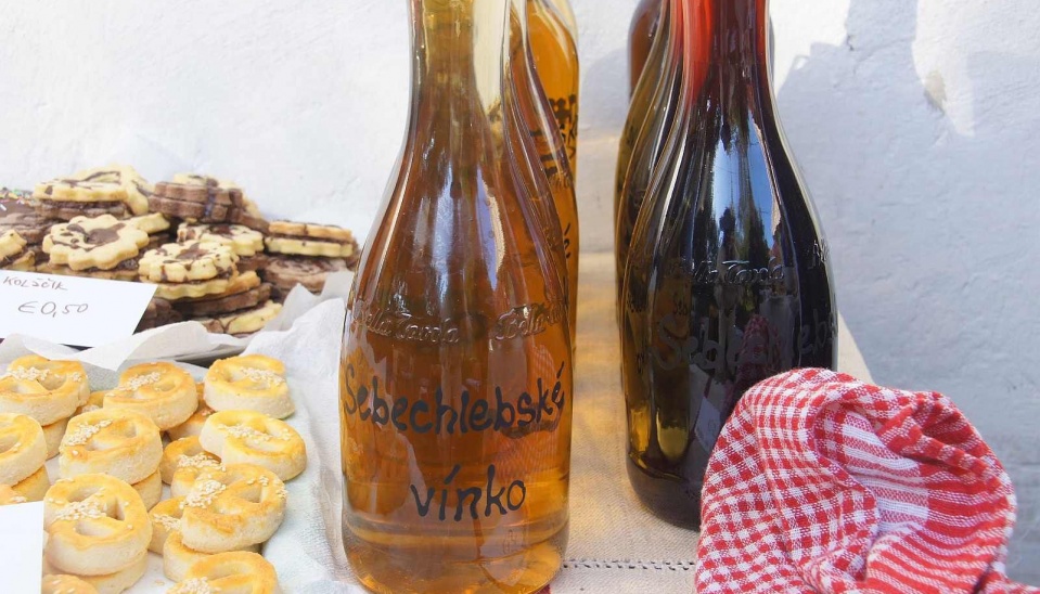 Domáce vínko patrí je súčasťou tradičnej gastronomickej kultúry najmä v južnejších regiónoch Slovenka ako je napr. Hont, Tekov, Novohrad či južný Zemplín