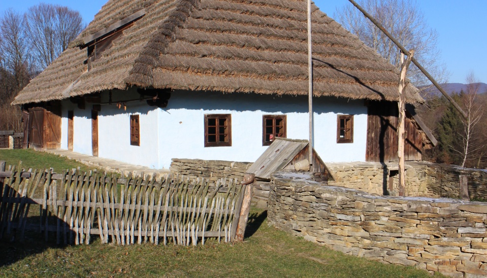 1. Slamená strecha. Svidník