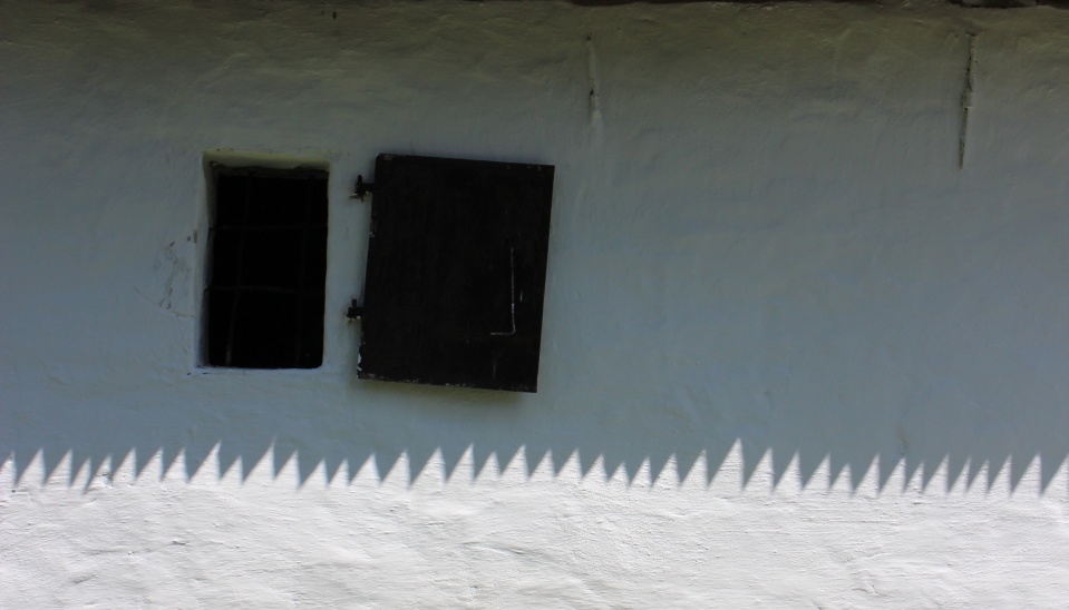 3. Spodný okraj strechy zo zdvojeného radu šindľov. Zuberec