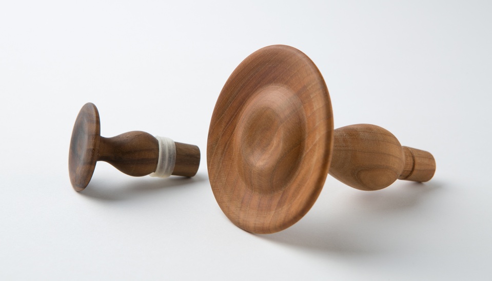 Sústružené zátky na víno s profilom ľalie, dva varianty veľkostí