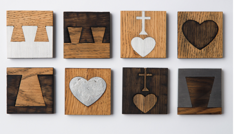 Magnetky s s tradičnými ľudovými symbolmi a motívmi tradičných tesárskych konštrukčných spojov