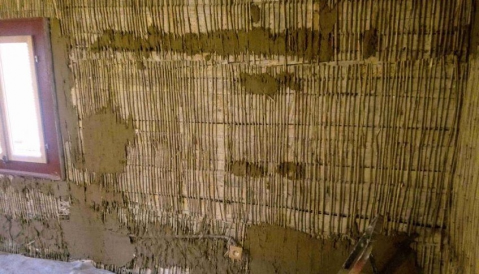 Využitie trstinových rohoží ako podklad pod hlinenú omietku