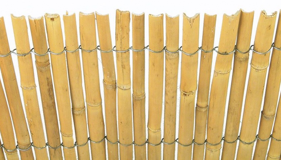 Trstinová rohož sa dá použiť na stenu alebo ako plot