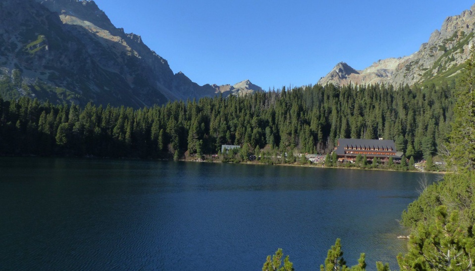 Popradske pleso- výhľad na štíty v Mengusovej doline, Kôprový štít a Mengusovský volovec, foto: Juraj Vencel