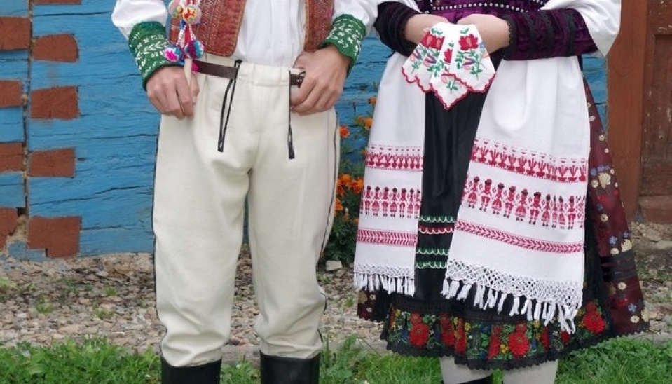 Ženský a mužský kroj, vyrobené v sociálnom podniku Rejdovka Zdroj: Rejdovka