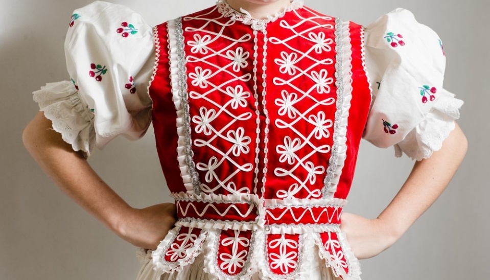 Ženský kroj – Rejdová, vyrobené v sociálnom podniku Rejdovka Zdroj: Rejdovka