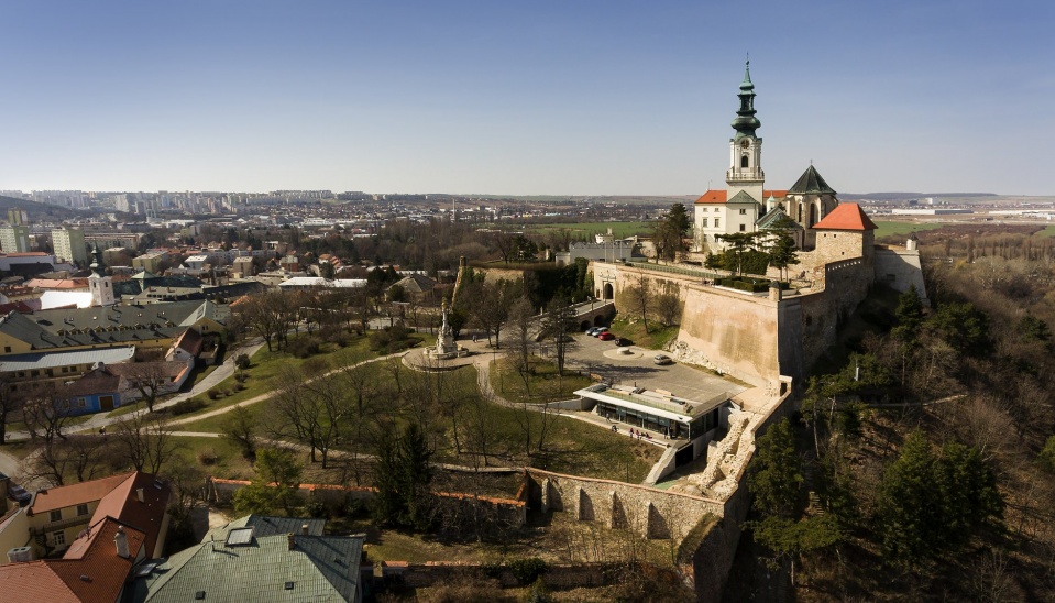 Východný pohľad z vtáčej perspektívy na Nitriansky hrad, foto: František Rišiaň