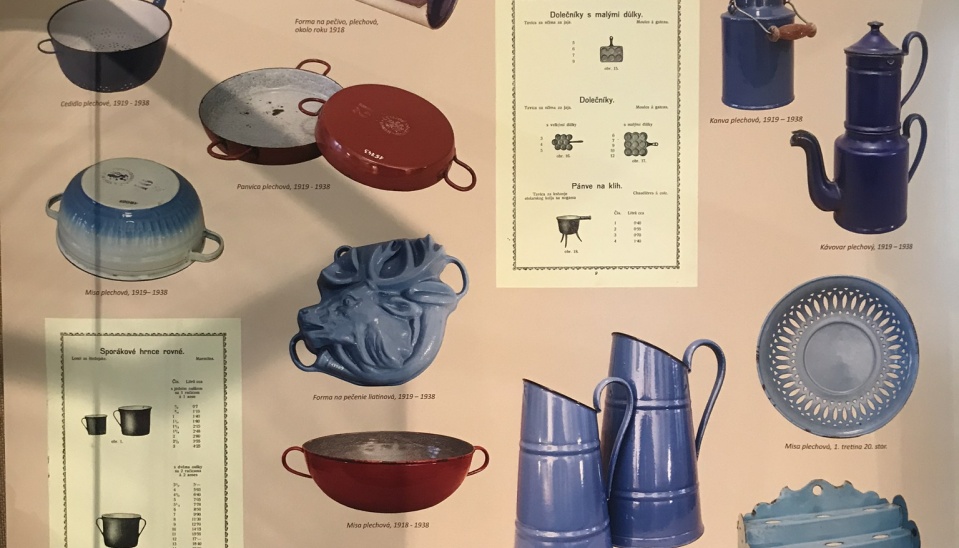 Plagát smaltovaných výrobkov  z expozície Horehronského múzea v Brezne