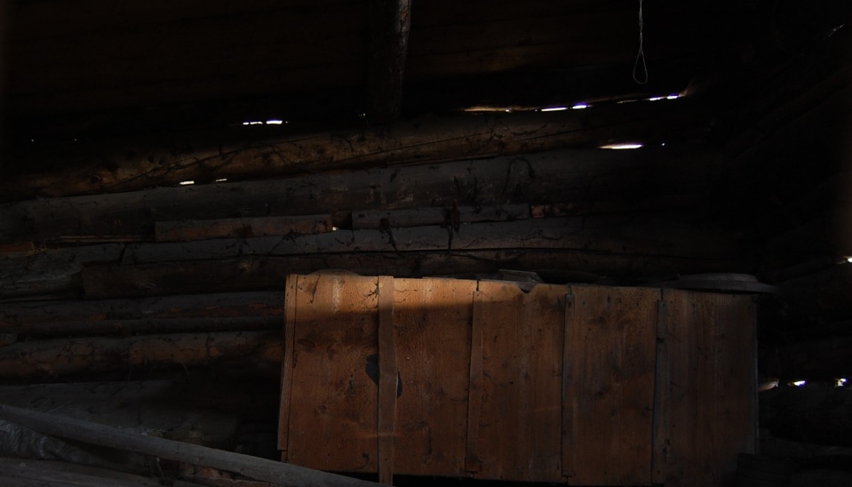 Zabudnutý súsek (zásobnica na skladovanie obilia) drevenej sýpke, Vikartovce, foto: A. Nemcová