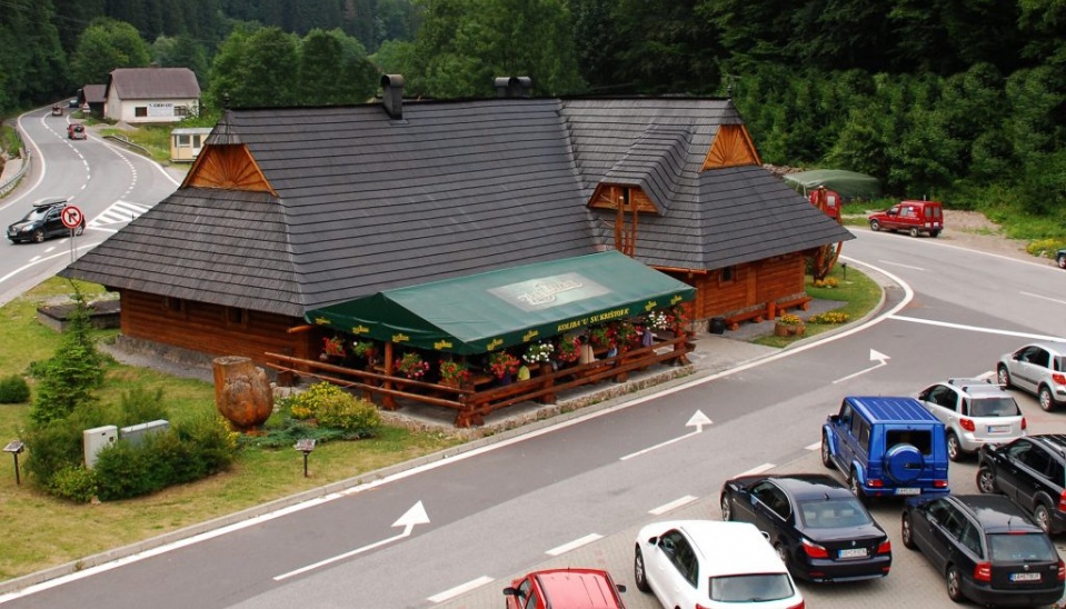 Koliba u sv. Krištofa – pohľad od odpočívacieho parkoviska, foto: https://usvkristofa.sk/