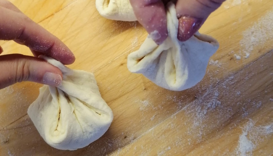 Plnenie tvarohových batôžkov