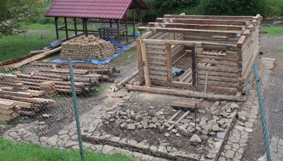 pôvodná drevená konštrukcia na novom mieste