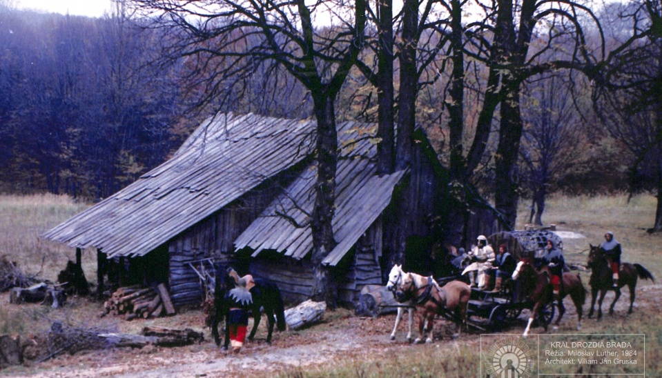 Film „Kráľ Drozdia Brada”, réžia: Miloslav Luther, architekt: Viliam Ján Gruska, 1984, foto: https://viliamjangruska.sk/