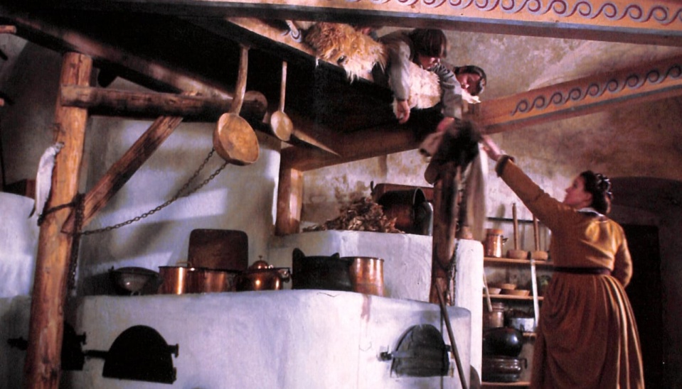 Film „Kráľ Drozdia Brada”, réžia: Miloslav Luther, architekt: Viliam Ján Gruska, 1984, foto: https://viliamjangruska.sk/