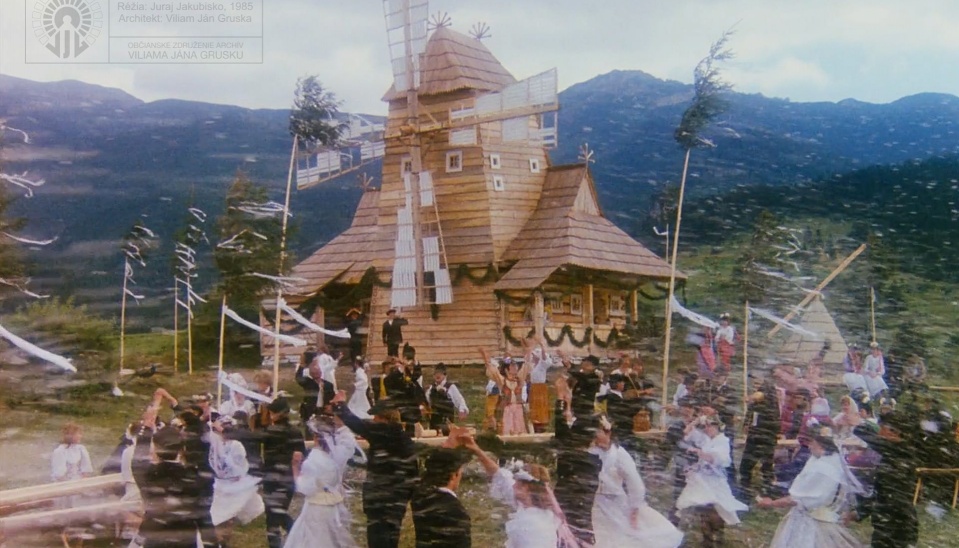 Film „Perinbaba”, réžia: Juraj Jakubisko, architekt: Viliam Ján Gruska, 1985, foto: https://viliamjangruska.sk/