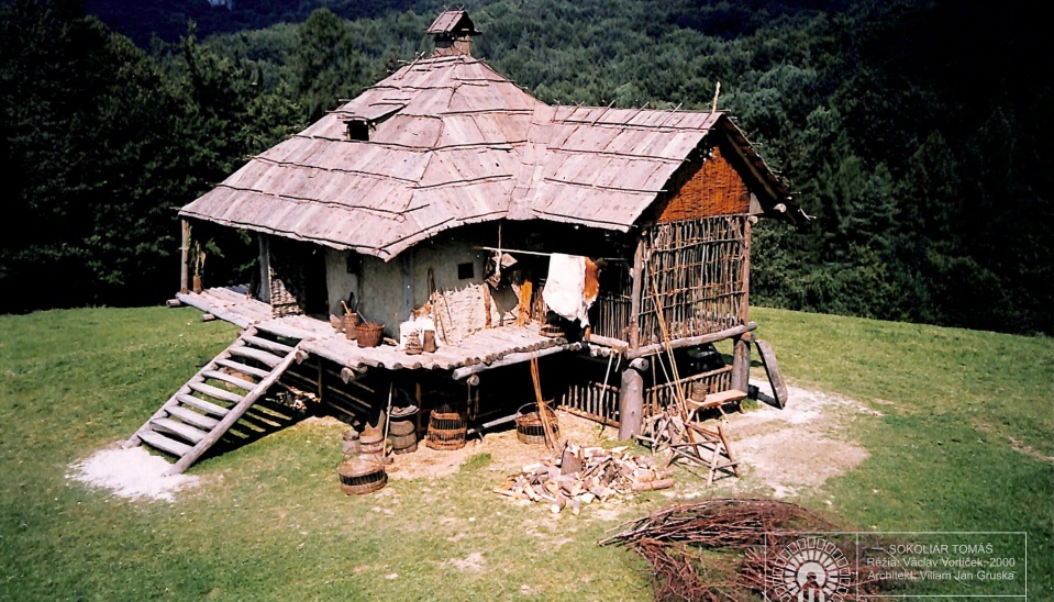 Film „Sokoliar Tomáš”, réžia: Václav Vorlíček, architekt: Viliam Ján Gruska, 2000, foto: https://viliamjangruska.sk/