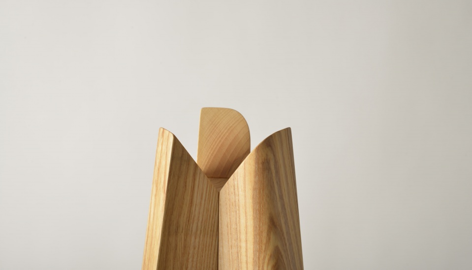 Detail - vrchná závesná čast vešiaka