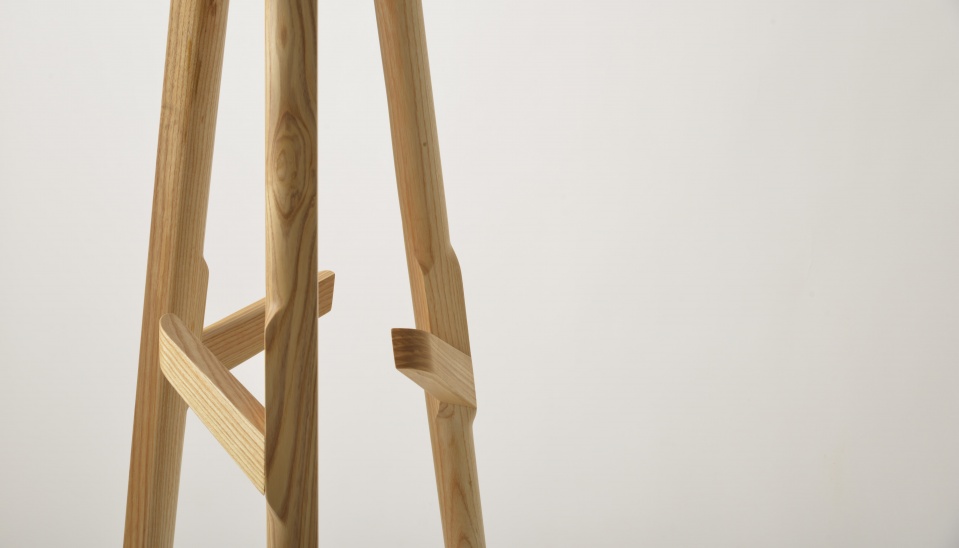 Detail - spodná závesná čast vešiaka