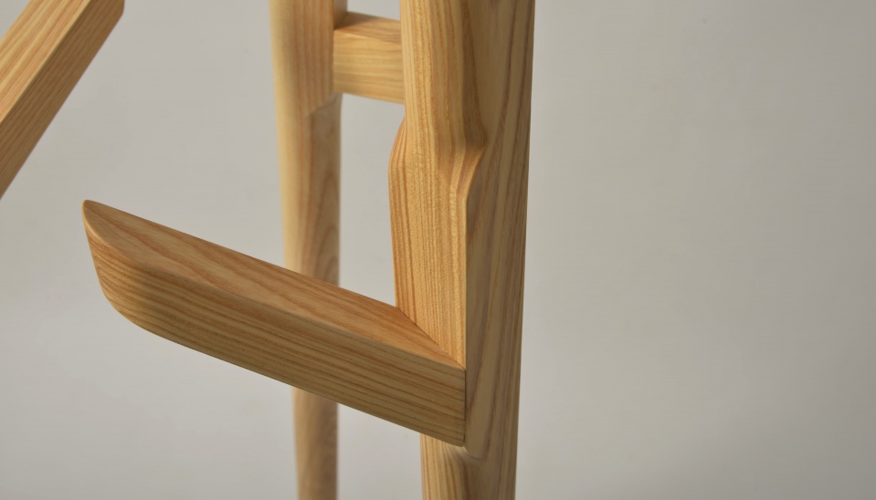 Detail – bližší pohľad na závesný výčnelok