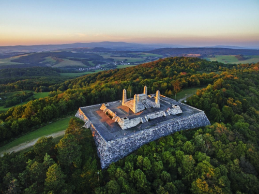 1. Celkový pohľad na mohylu foto: Ivan Kováč