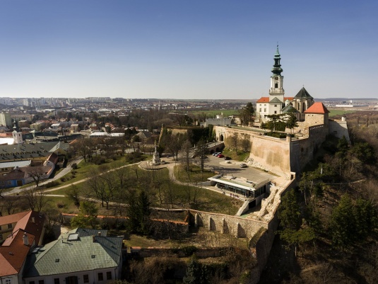 Východný pohľad z vtáčej perspektívy na Nitriansky hrad, foto: František Rišiaň