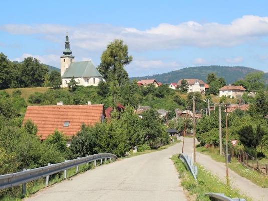 Sklené pri Handlovej Zdroj: https://www.treking.cz/fotogalerie/390/index.htm